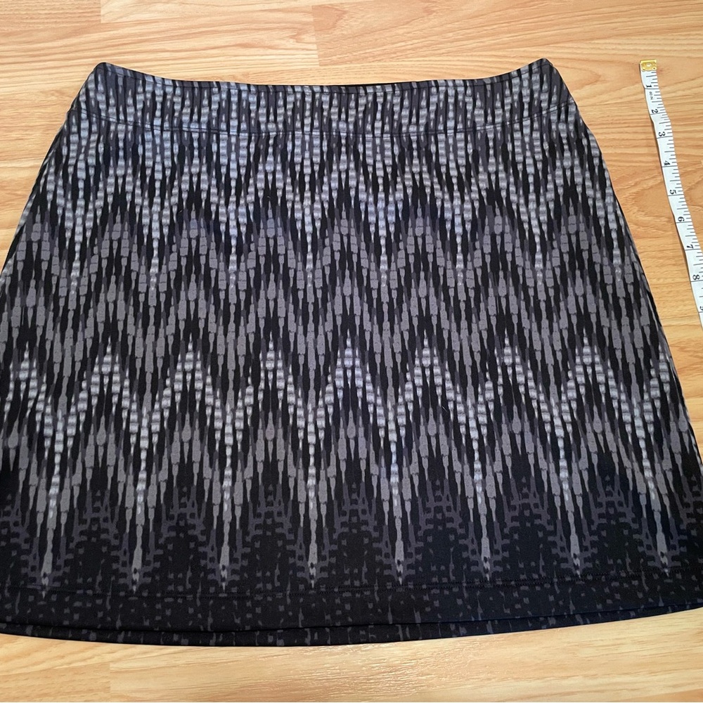 Athleta Black and Gray Chevron A-Line Skirt